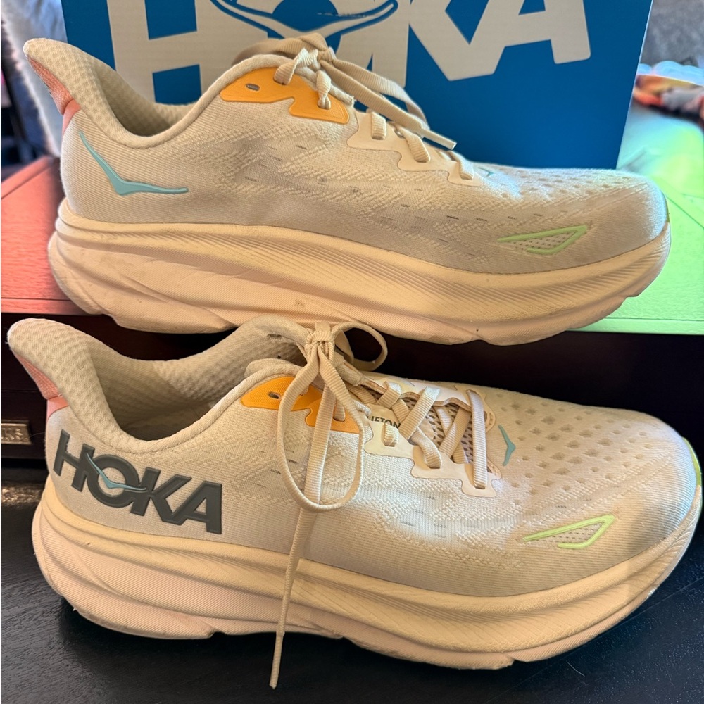 Hoka Clifton 9 White and Yellow Running Shoes Size 9 Wide